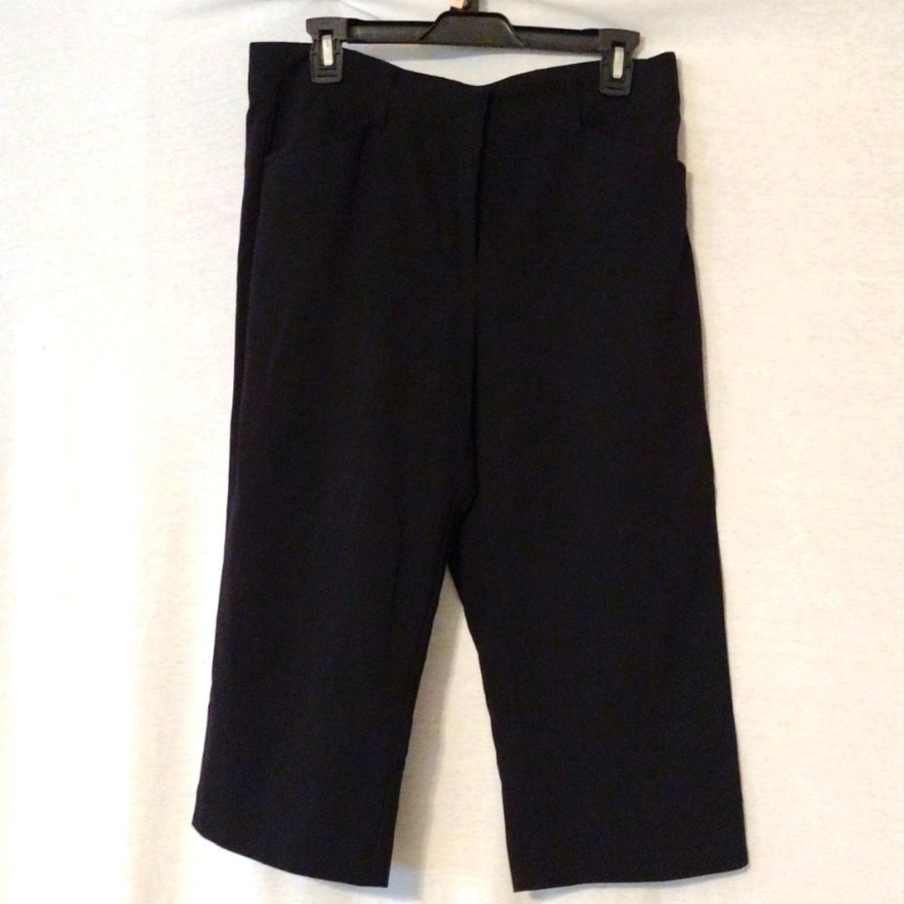 Black Capri Pants. Fit Like a Dream.